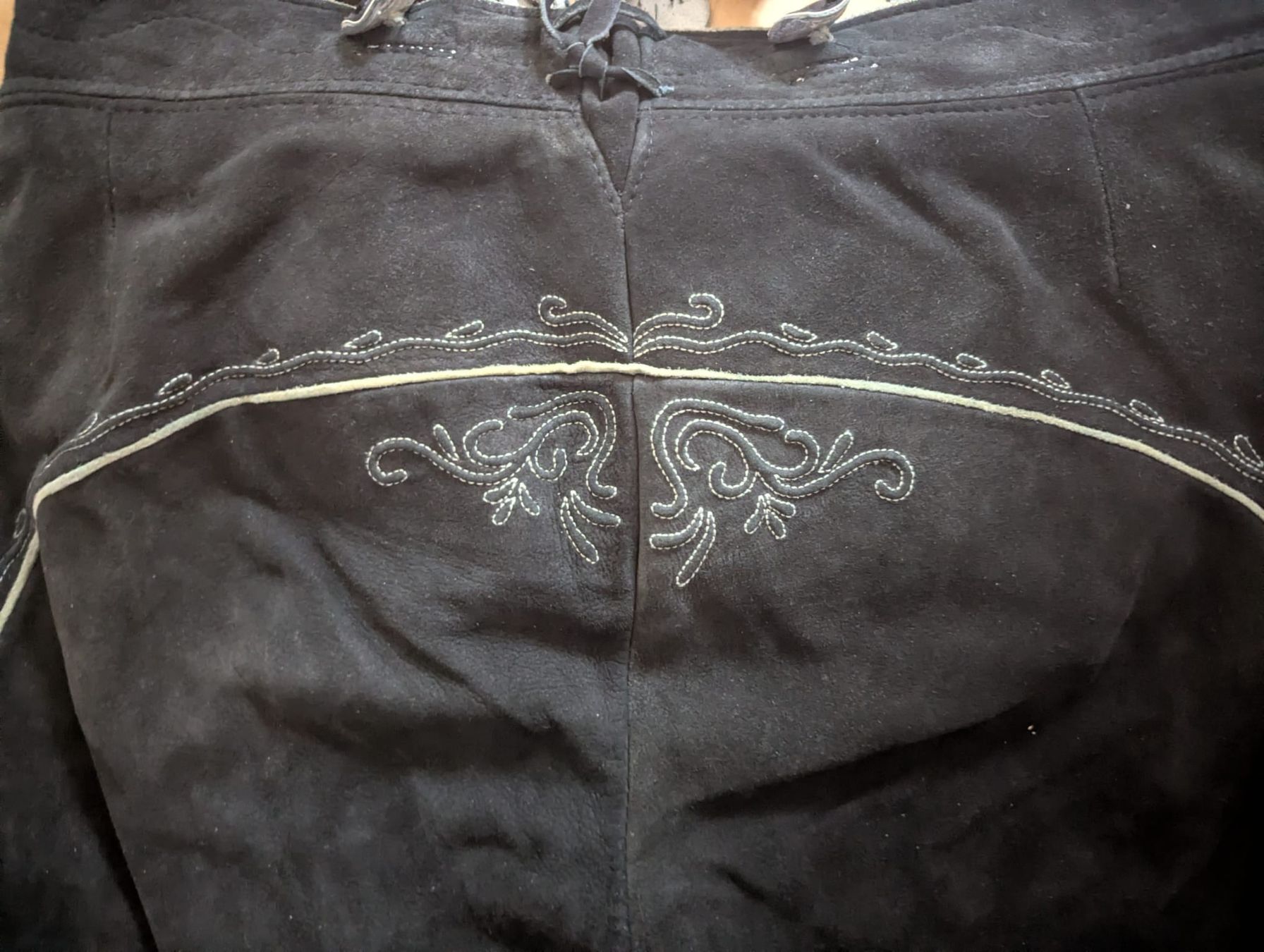Pantaloni: Lederhose / Tracht BECKERT – Usato da Binz venduto da julijuli 2