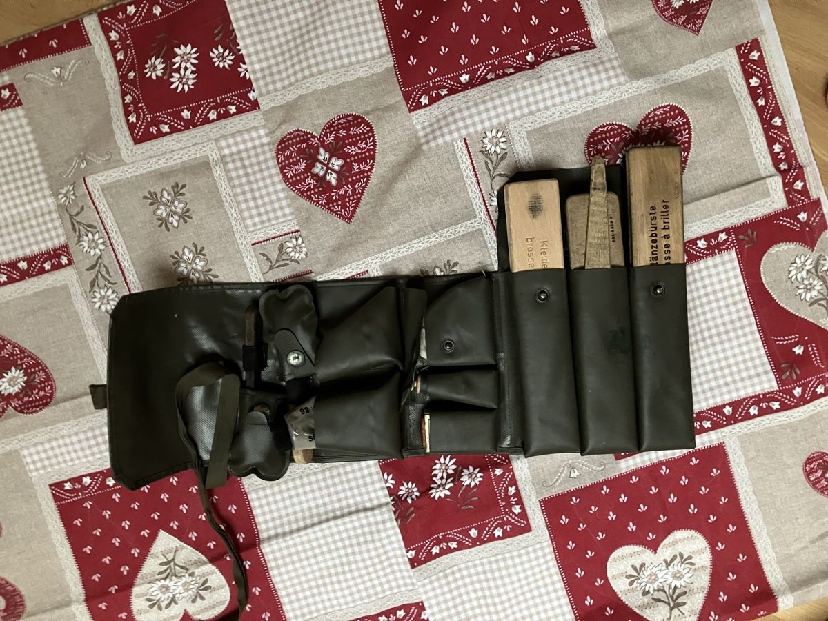 Schweizer Armee Altro in  Abbigliamento & Accessori: Schweizer Militär Schuhputzer seht – Usato da Bettwiesen venduto da Zustand57 2