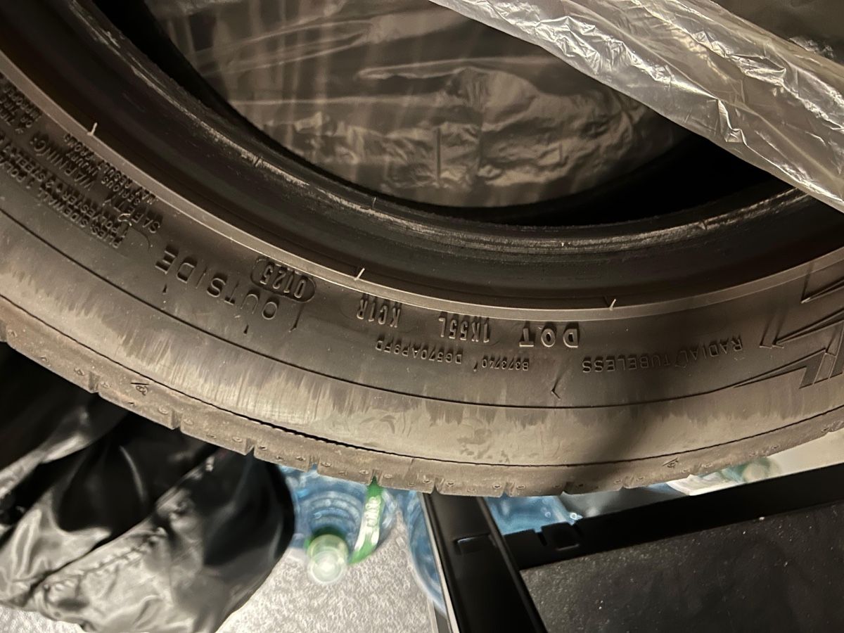 Tutti pezzi di ricambio auto: Autoreifen dunolp sport maxx rt2 – Usato da Rapperswil SG venduto da elenagioia 2