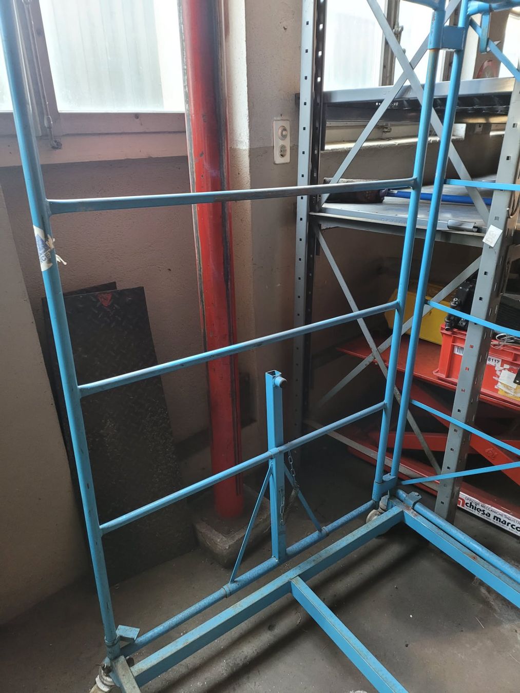 Gerüste: Robustes Rollgestell, Rollwagen, stabile Räder – Gebraucht aus Bretzwil von Electronik01 1