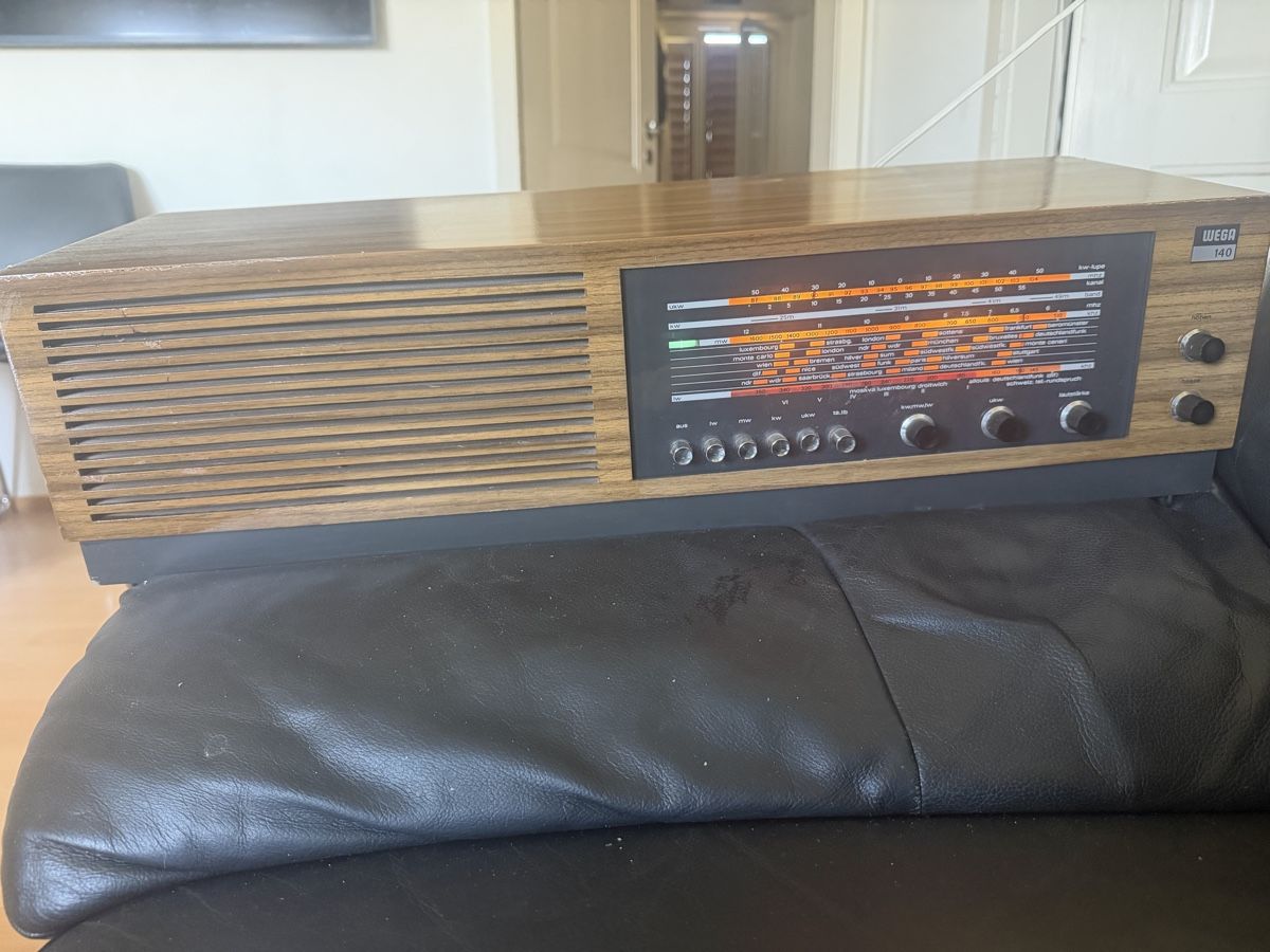 Radio: WEGA 140 TUBE RADIO – Usato da Baden venduto da noli.r