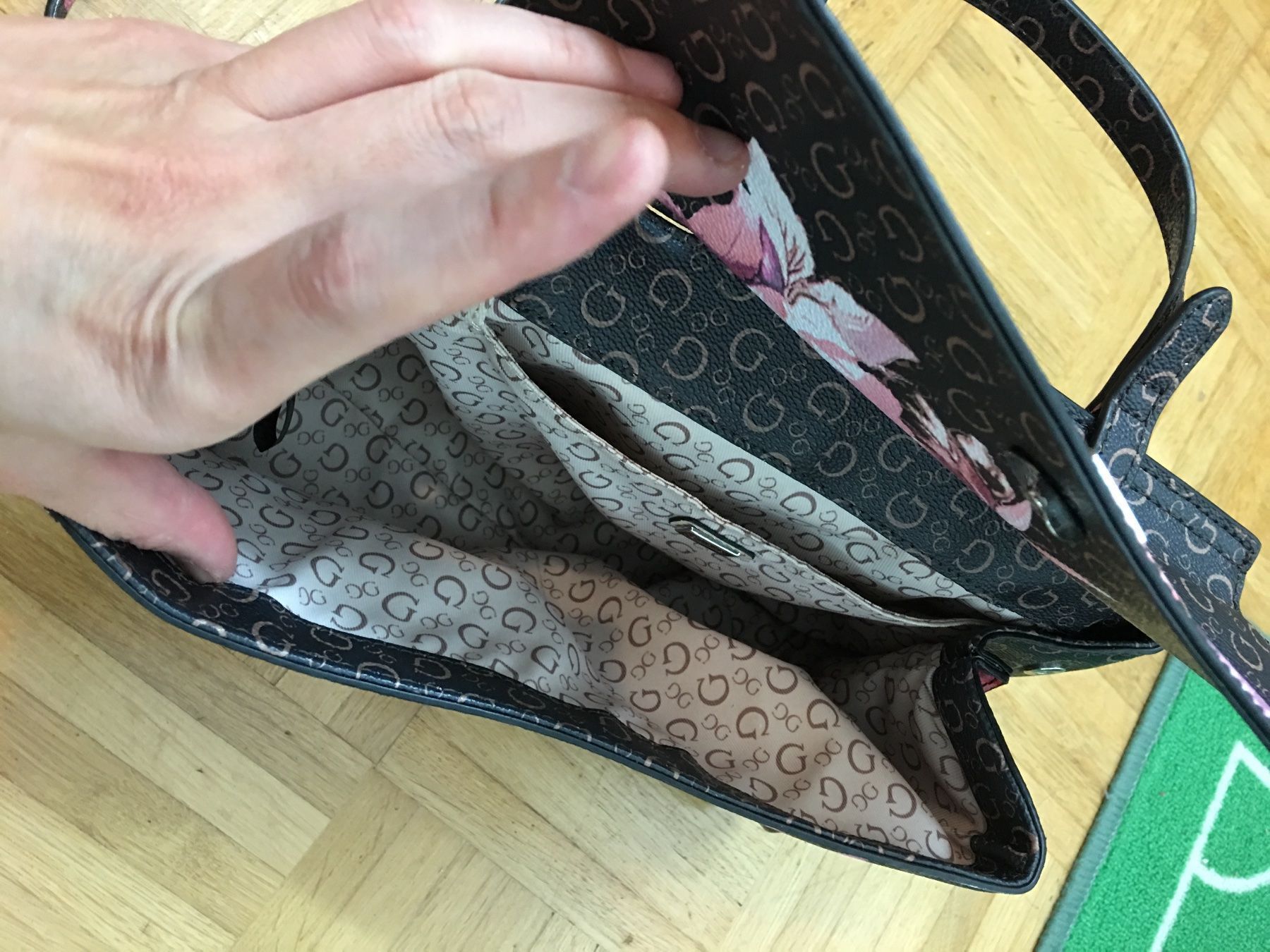 Borse da donna: Guess Tasche – Usato da Biel/Bienne venduto da philong 4