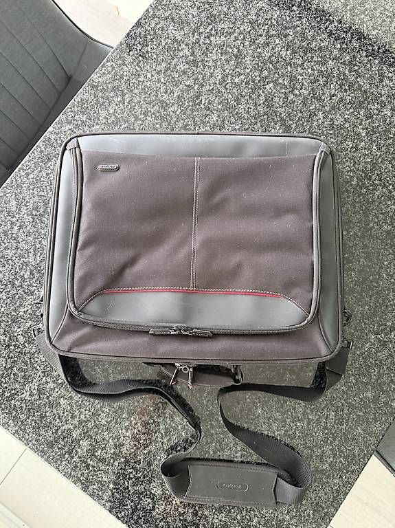 Sacs: grosse Laptoptasche Targus – D'occasion à Rain par LuzRaeder