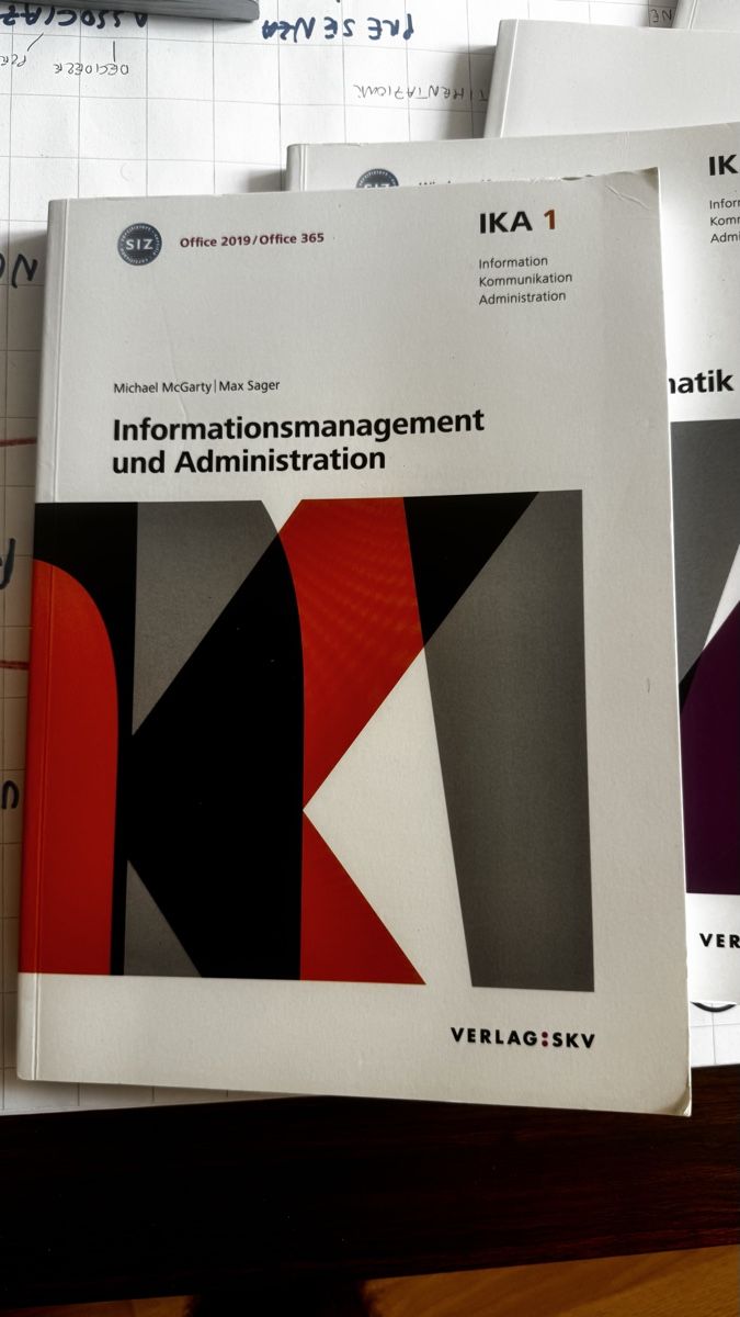 Livres: Informatik Bücher für die Lehre  – D'occasion à Biel/Bienne par arj_kmv9 1