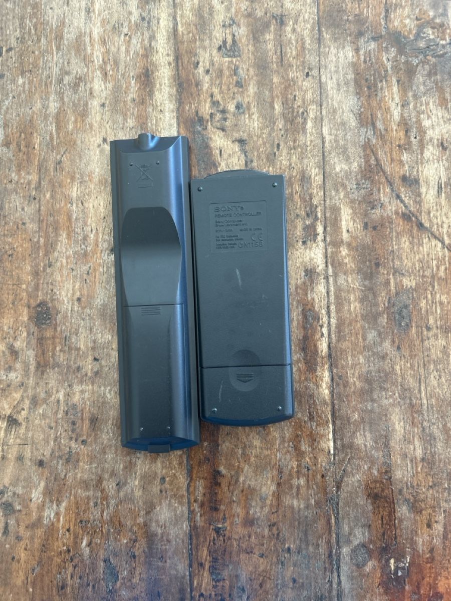 Sony Telecomandi: Telecomando Sony PS2 e VD Tech set due pezzi usato – Usato da Bellinzona venduto da Yoichi 1