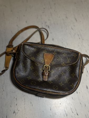 Louis Vuitton Tashe