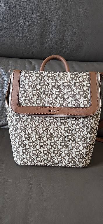 Zaini: DKNY Tagesrucksack  – Usato da Lengnau BE venduto da son_n6n8