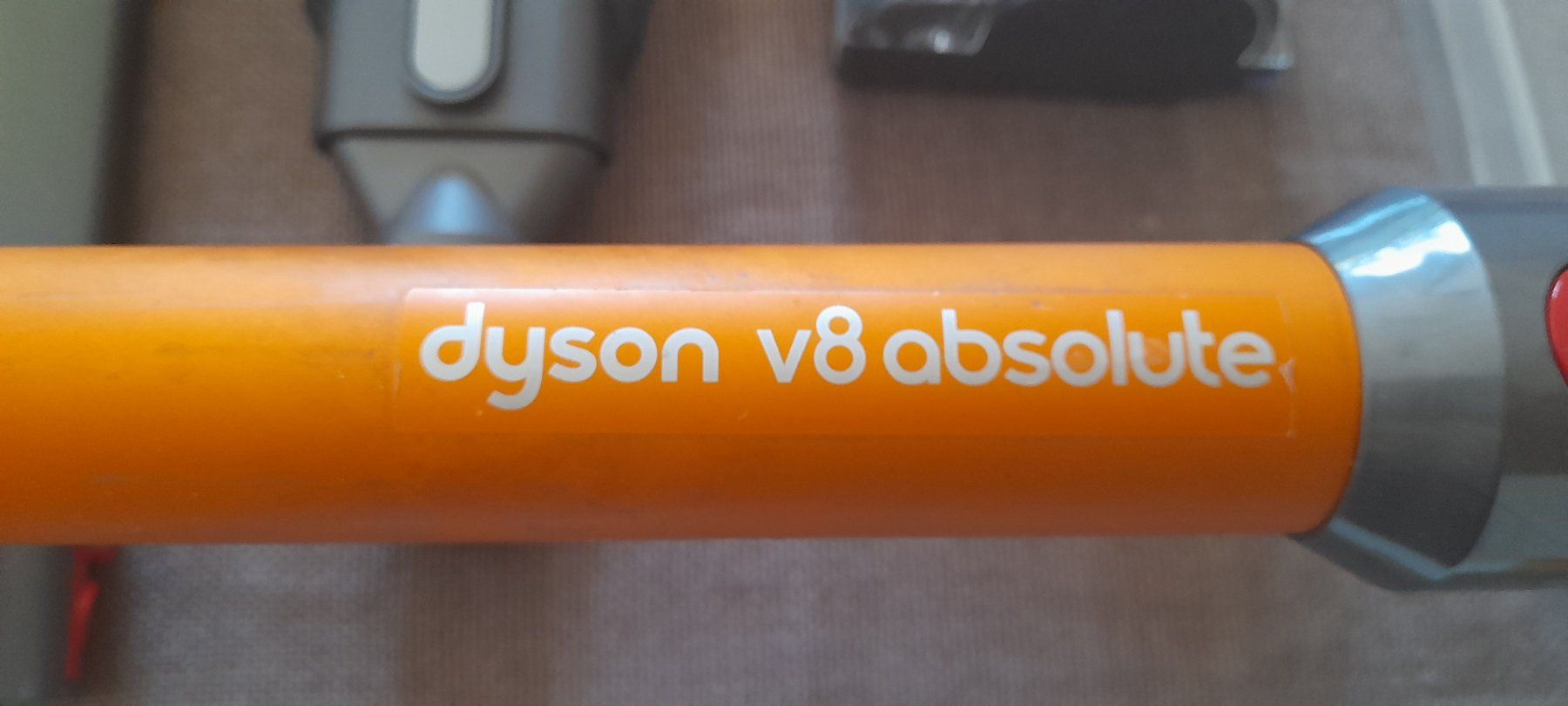 Dyson Aspirapolveri & Accessori: Dyson V8 absolute Akku defekt mit Ladestation – Usato da Langnau i. E. venduto da womswiss1 6