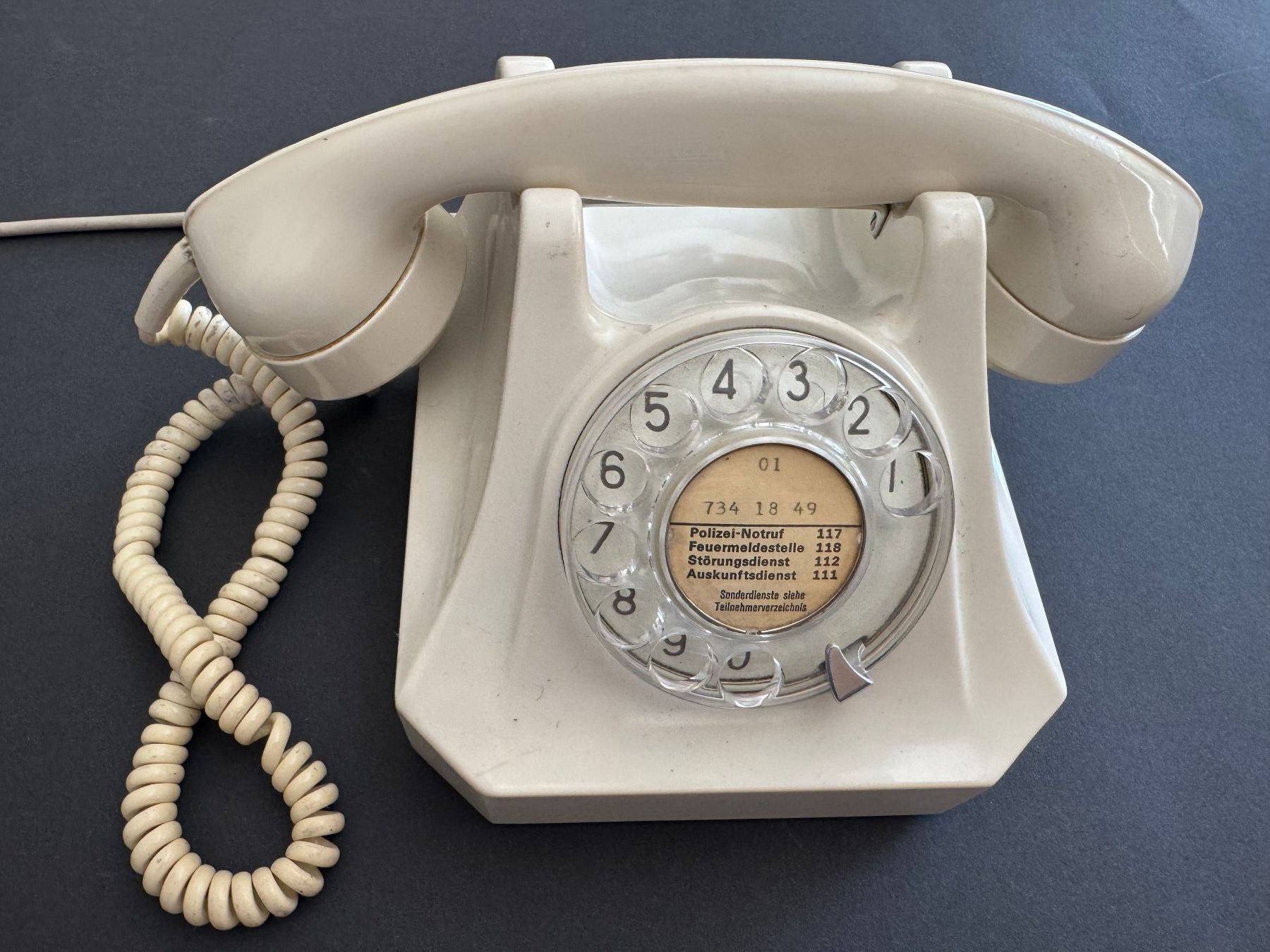 Telefone: Drehscheibentelefon weiss Tf3-39.205 – Gebraucht aus Feldmeilen von Allerlei3112
