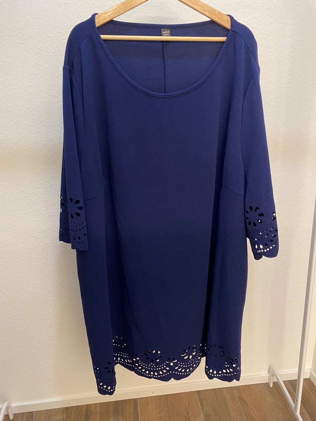 Shein Kleider: Kleid mit Stanzungen blau Gr. 56 / 58 / 60 – Gebraucht aus Pratteln von a23_j2gs 3