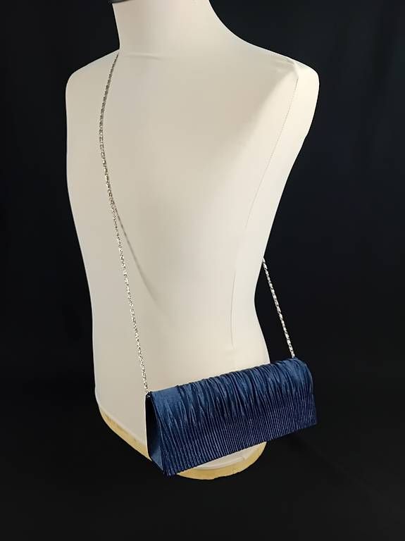 Taschen für Damen: Abendtasche Dunkelblau mit Kette neuwertig – Gebraucht aus Bünzen von Milly32 3