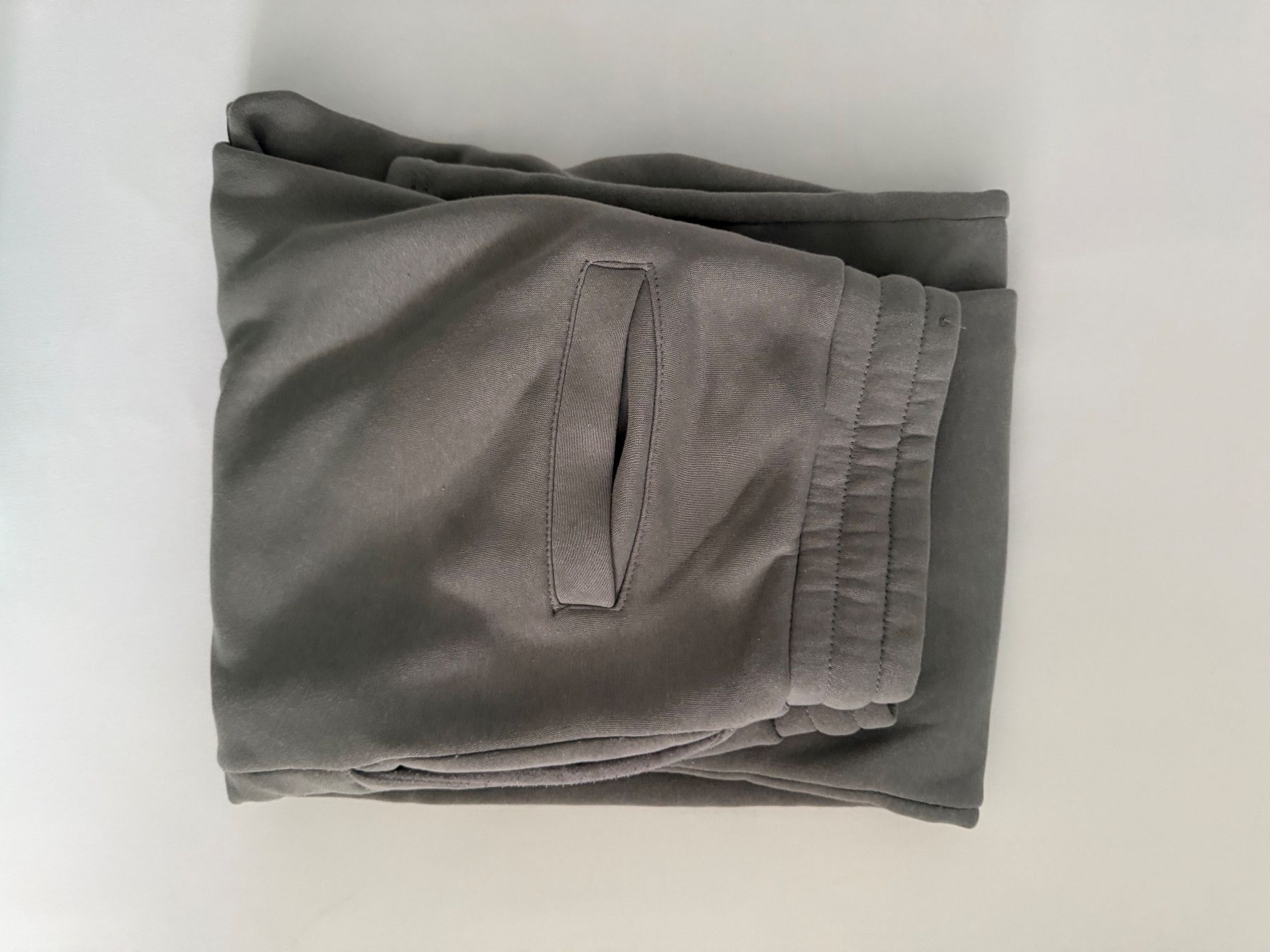 Hosen: Trainerhose open Leg – Gebraucht aus Gossau ZH von resina05
