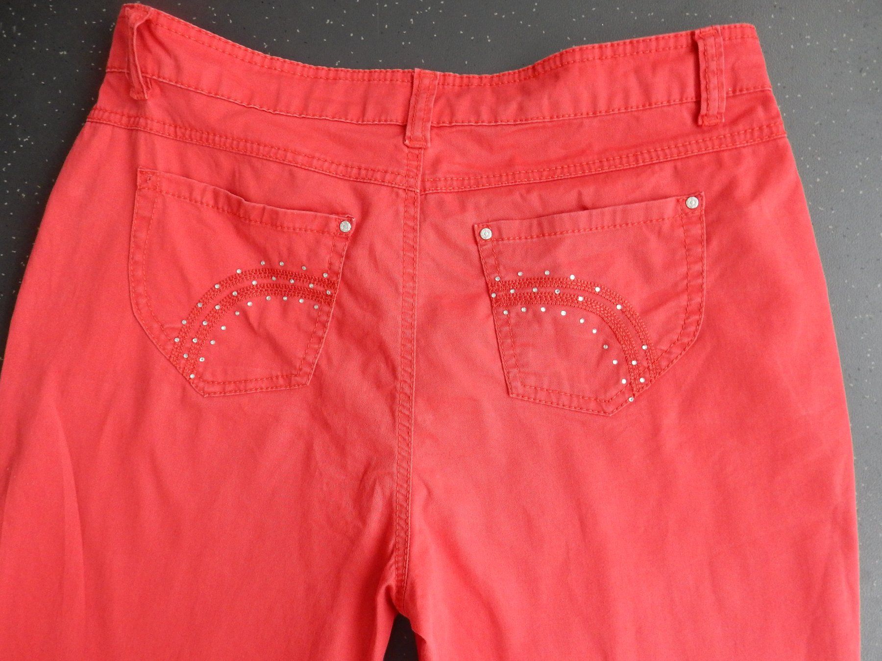 Pantaloni: Hose Caprihose Sommerhose 40 rot mit Glitzer – Difettoso da Jona venduto da simongarden 6