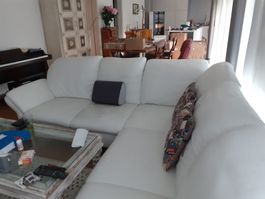 Ecksofa aus Leder, mit weinigen Gebrauchsspuren