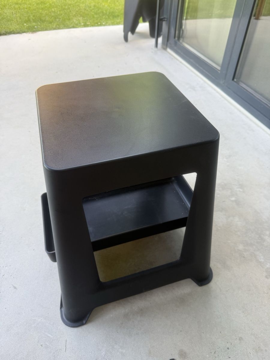 Vitra Sgabelli: Vitra Chap Hocker mit Schale  – Usato da Arlesheim venduto da COMA14