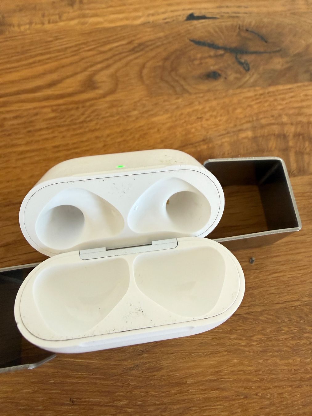 Apple Kopfhörer: APPLE AirPods 4 Charging Case – Gebraucht aus Lausanne von Nine1982 2