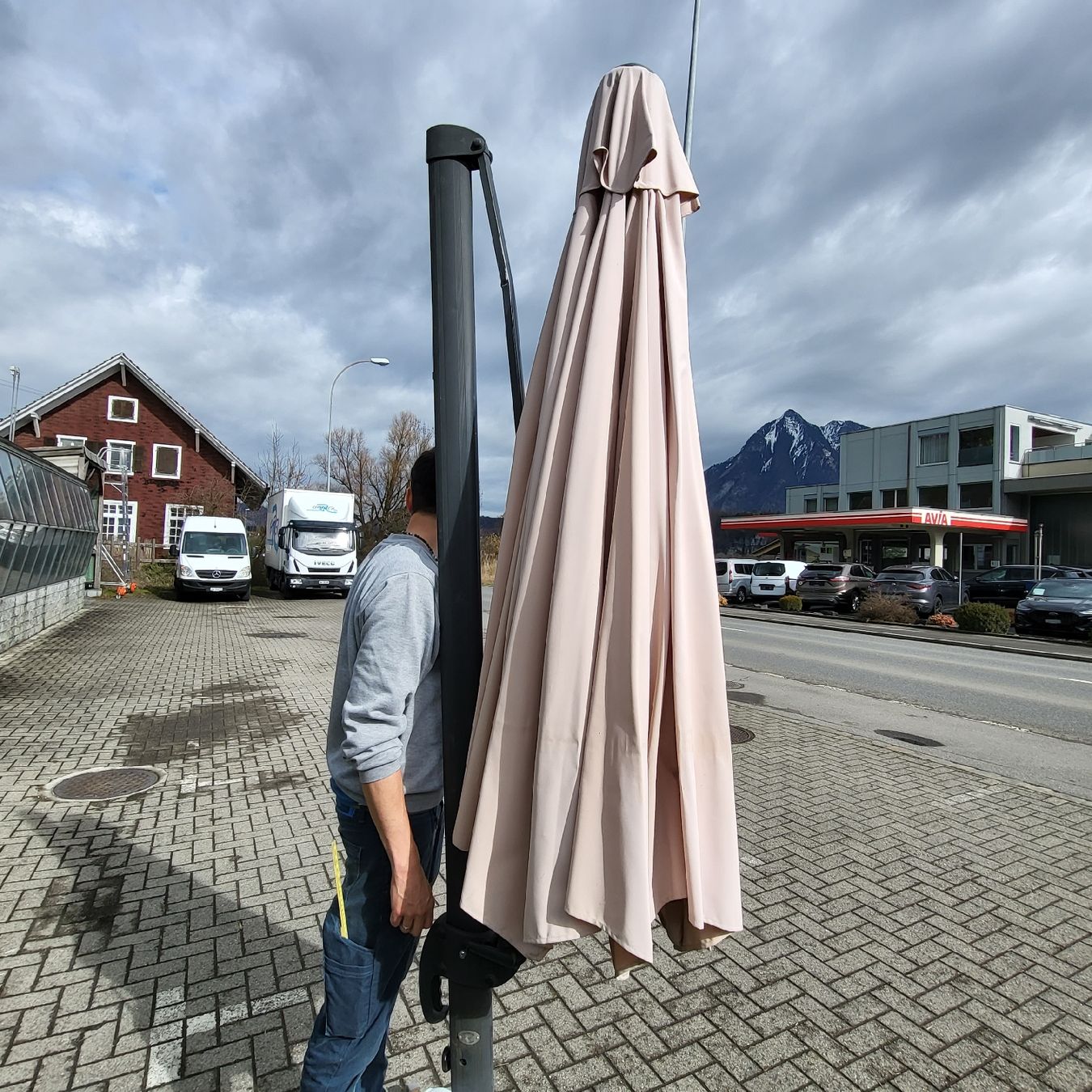 Ombrelloni: Sonnenschirm 1.80 mit Sockel – Usato da Kägiswil venduto da Megafi56 2