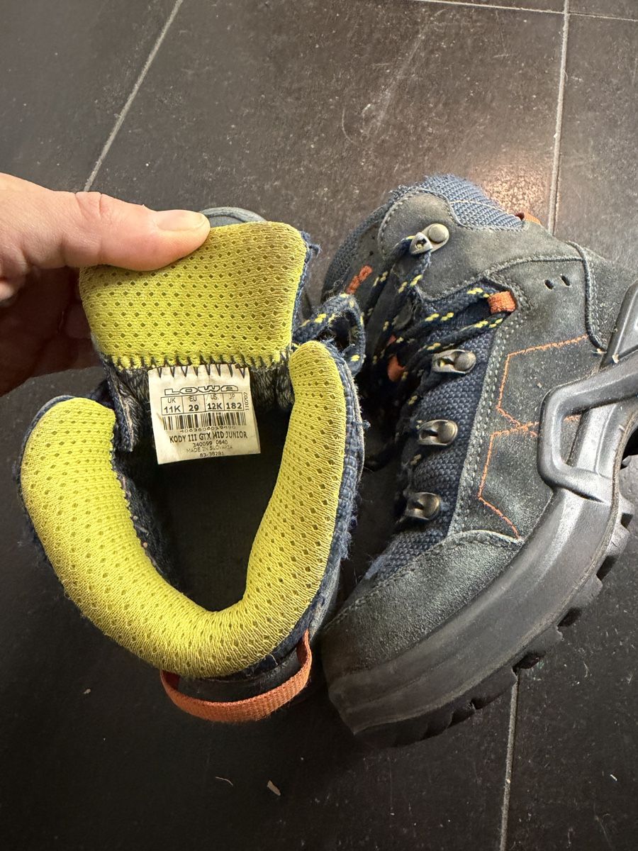 Lowa Scarpe per ragazzi: Lowa Wanderschuhe Gr 29 – Usato da Basel venduto da Vaiva1 2