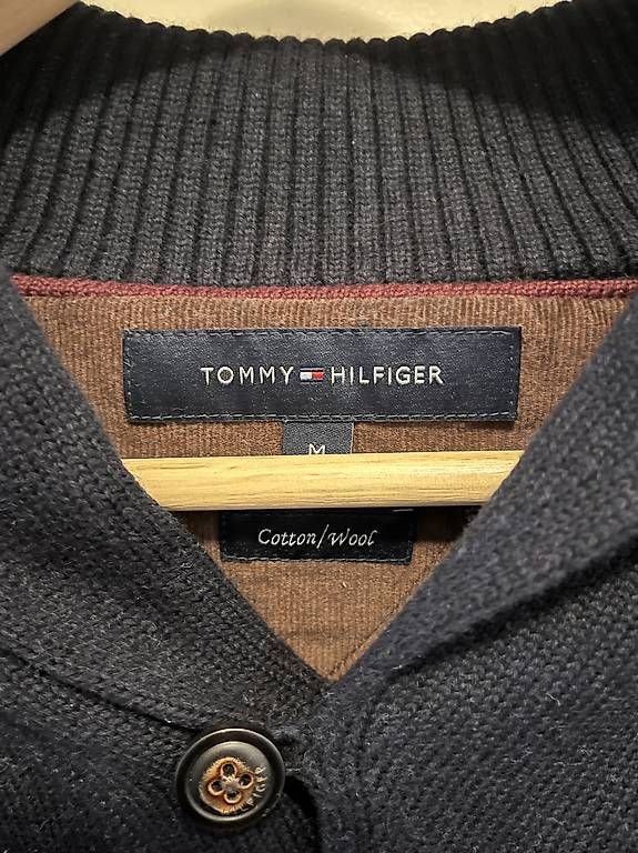 Pullover & Sweatshirts: Tommy Hilfiger Herren Pullover Grösse M - Top Zustand! – Neu und originalverpackt aus Oberwil BL von jecko 1