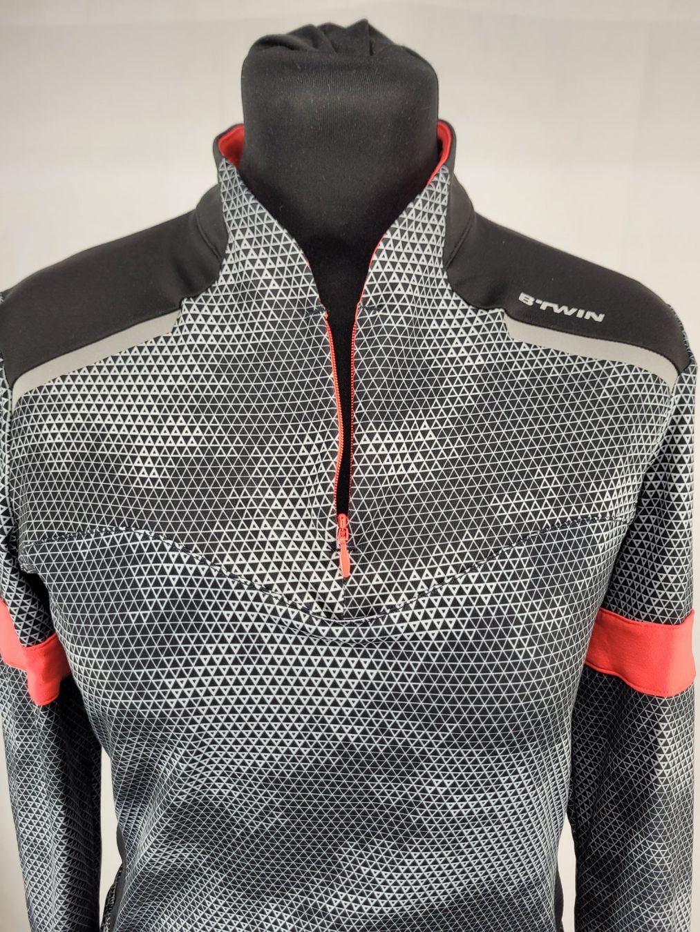 Decathlon Top: DECATHLON - HAUT RUNING M – Usato da Lausanne venduto da PlusValue_Lausanne 1
