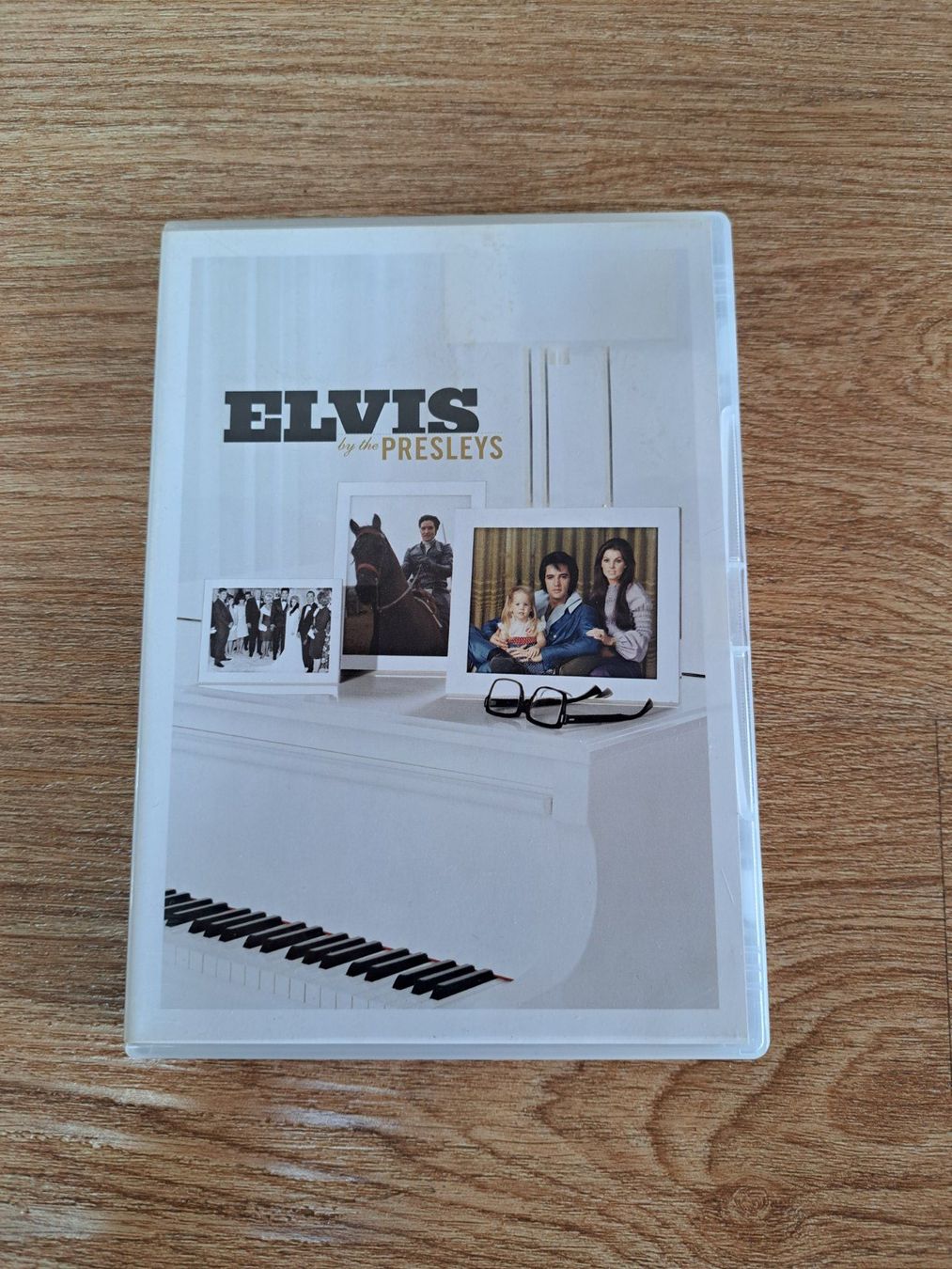 Tutti i DVDs: ELVIS by the PRESLEYS, Boxset mit 2 Discs und Inlet – Usato da Unterseen venduto da Kanica