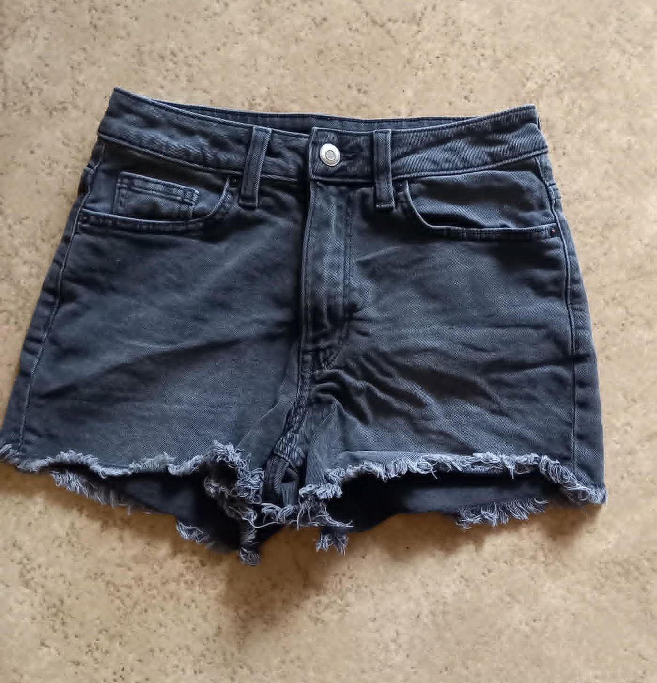 Jeans: Coole Jeans Shorts Damen Gr 32 – Usato da Möhlin venduto da dom_96nf