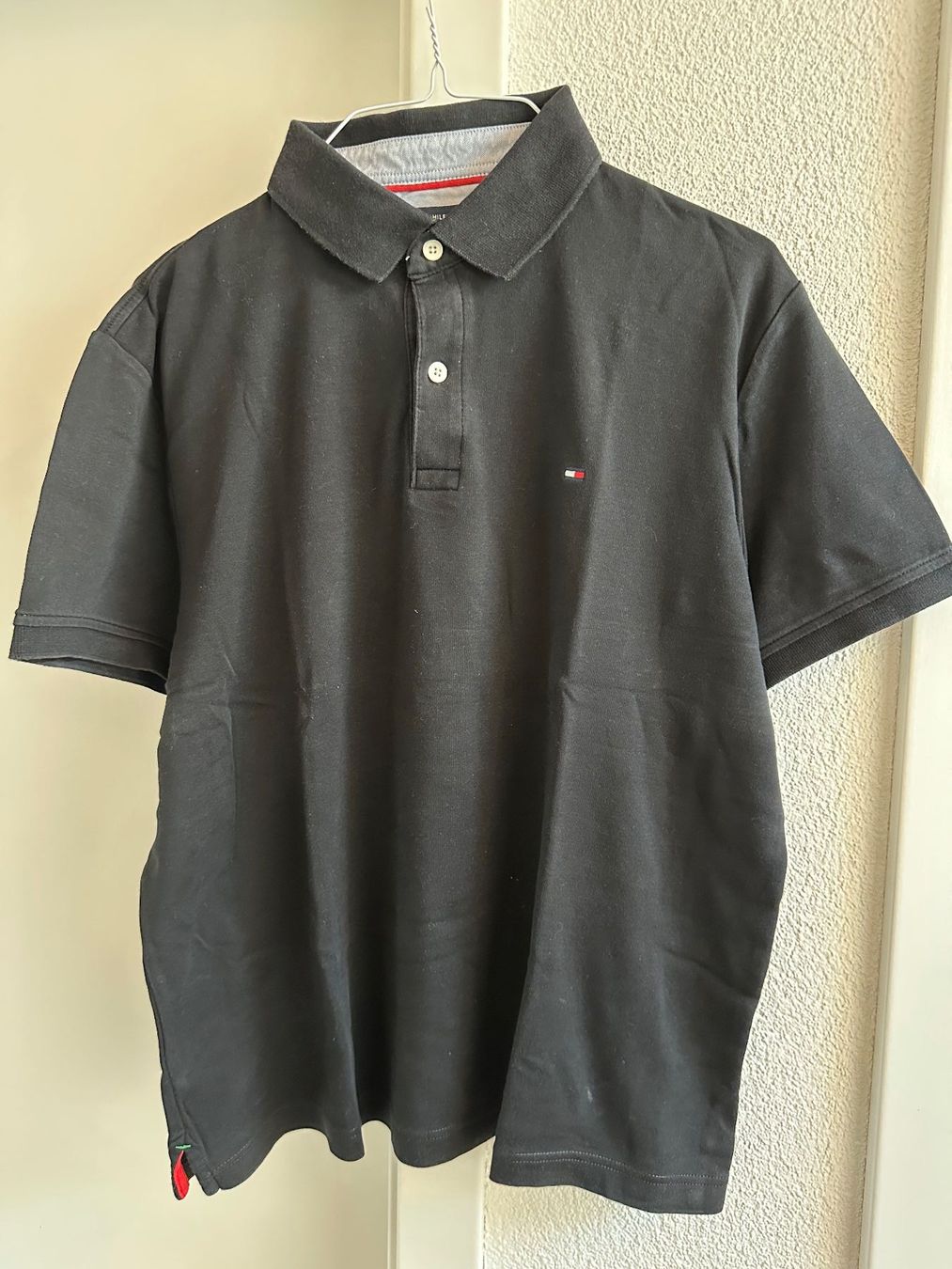 Tommy Hilfiger Polo-Shirts: Poloshirt Tommy Hilfiger Gr. M schwarz – Gebraucht aus Wynau von emi_23