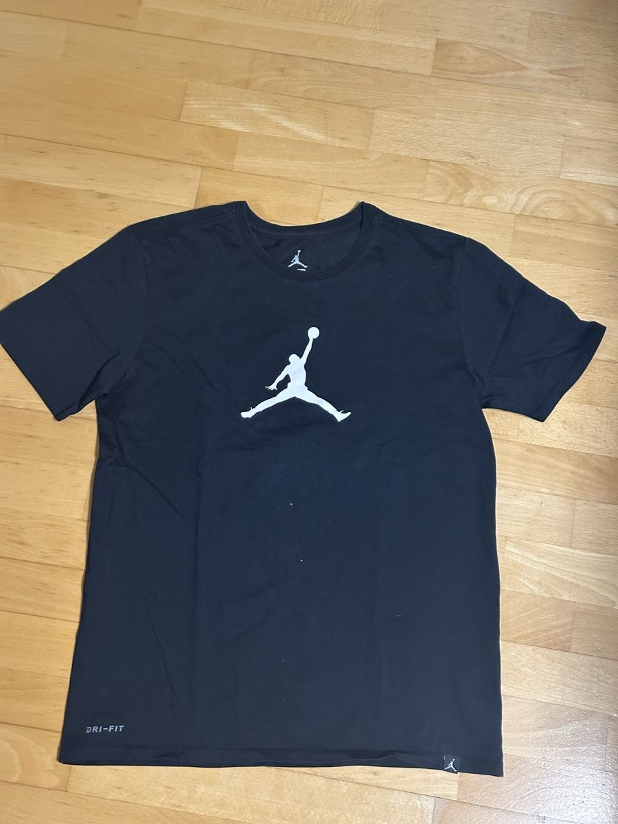T-shirt: Tshirt  – Usato da Weinfelden venduto da jos_nl7m