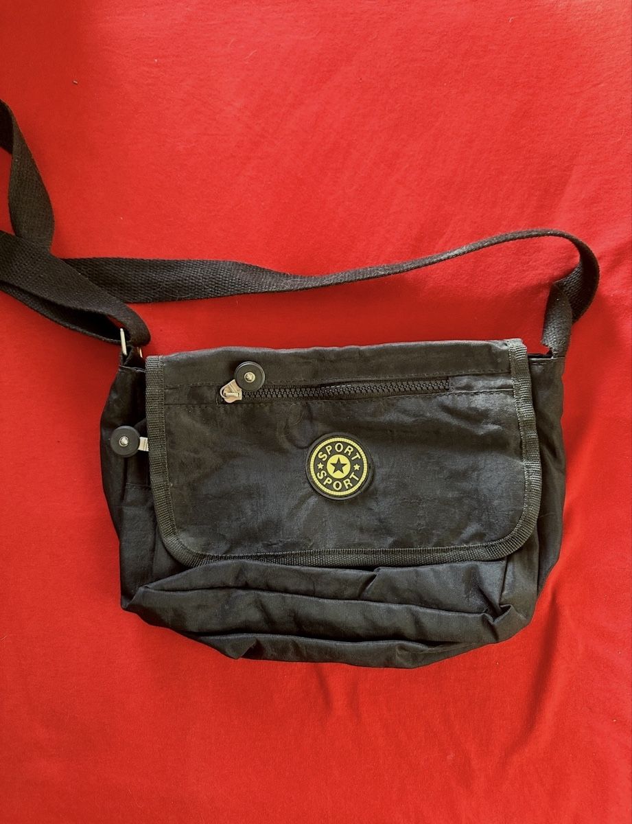 Autres vêtements & accessoires: Sac pochette noire neuve – Neuf avec emballage d'origine à Boussens par sko_9w6t