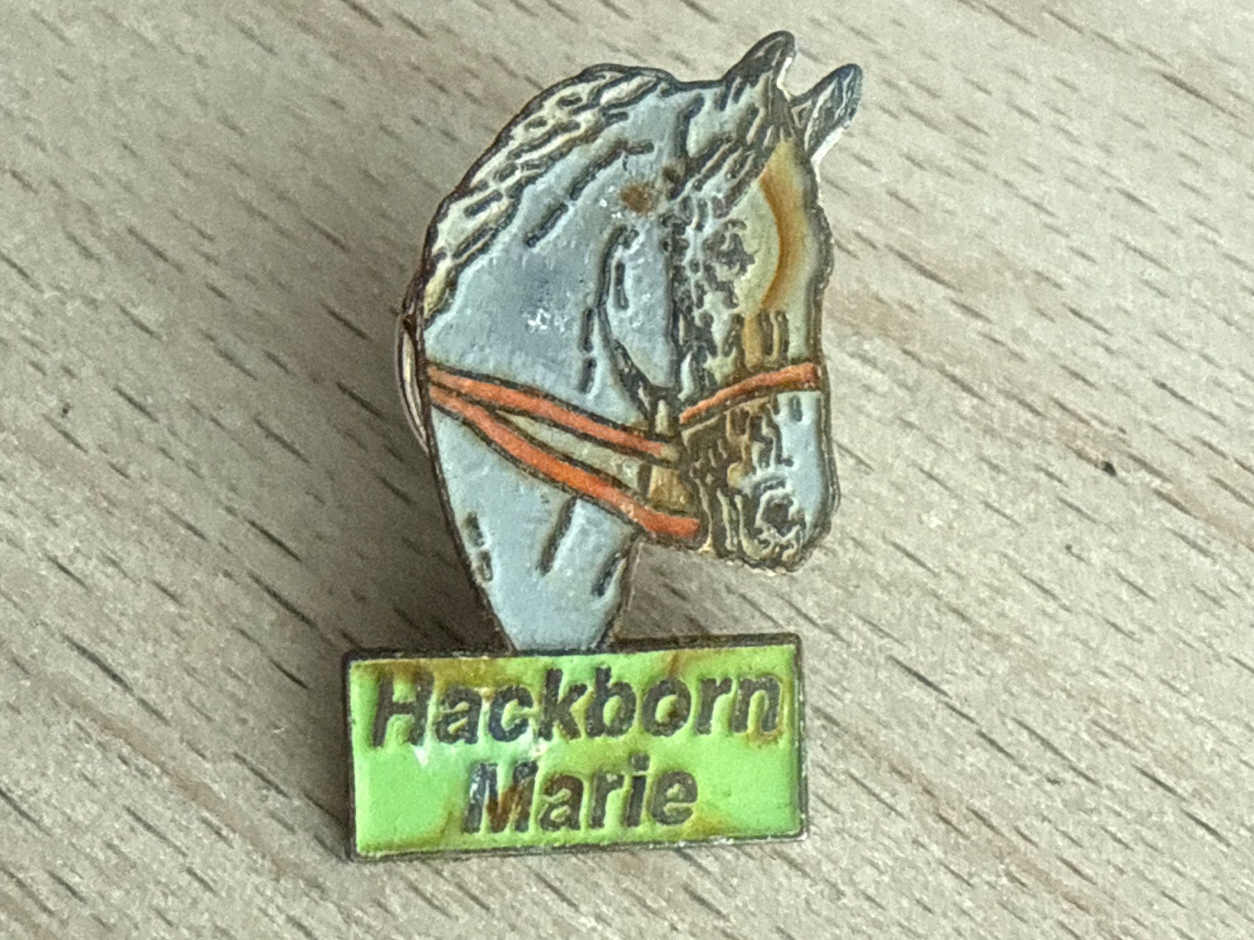 Placchette & Badge: Pin Hackborn Marie – Usato da Glattbrugg venduto da Schweigmatt