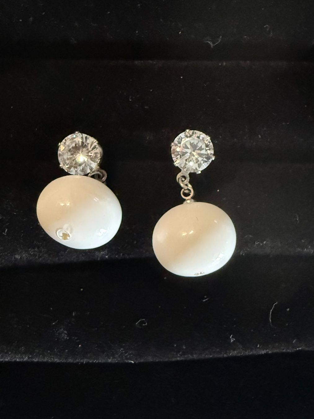 Ohrringe & -stecker: Modeschmuck - Ohrstecker mit weisser Perle – Gebraucht aus Basel von zukk_