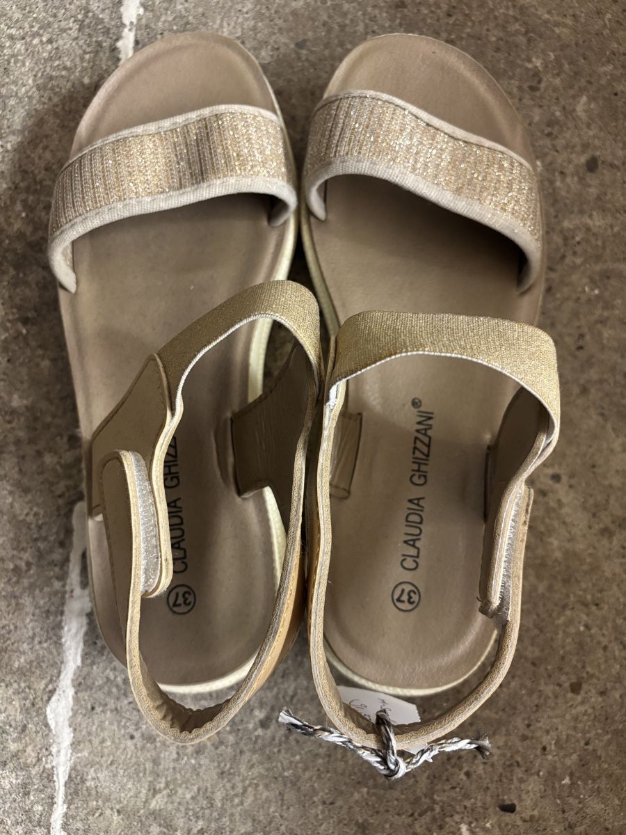 Damenschuhe: Sandale Mädels  Gold, Grösse 37 – Gebraucht aus Büren an der Aare von Nikito2001 1