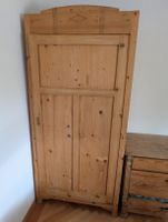 Antiker Kleiderschrank 