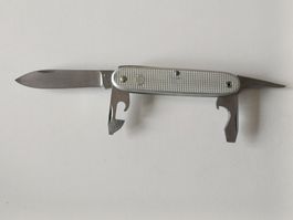 Très beau Couteau Suisse Wenger Delémont 76.