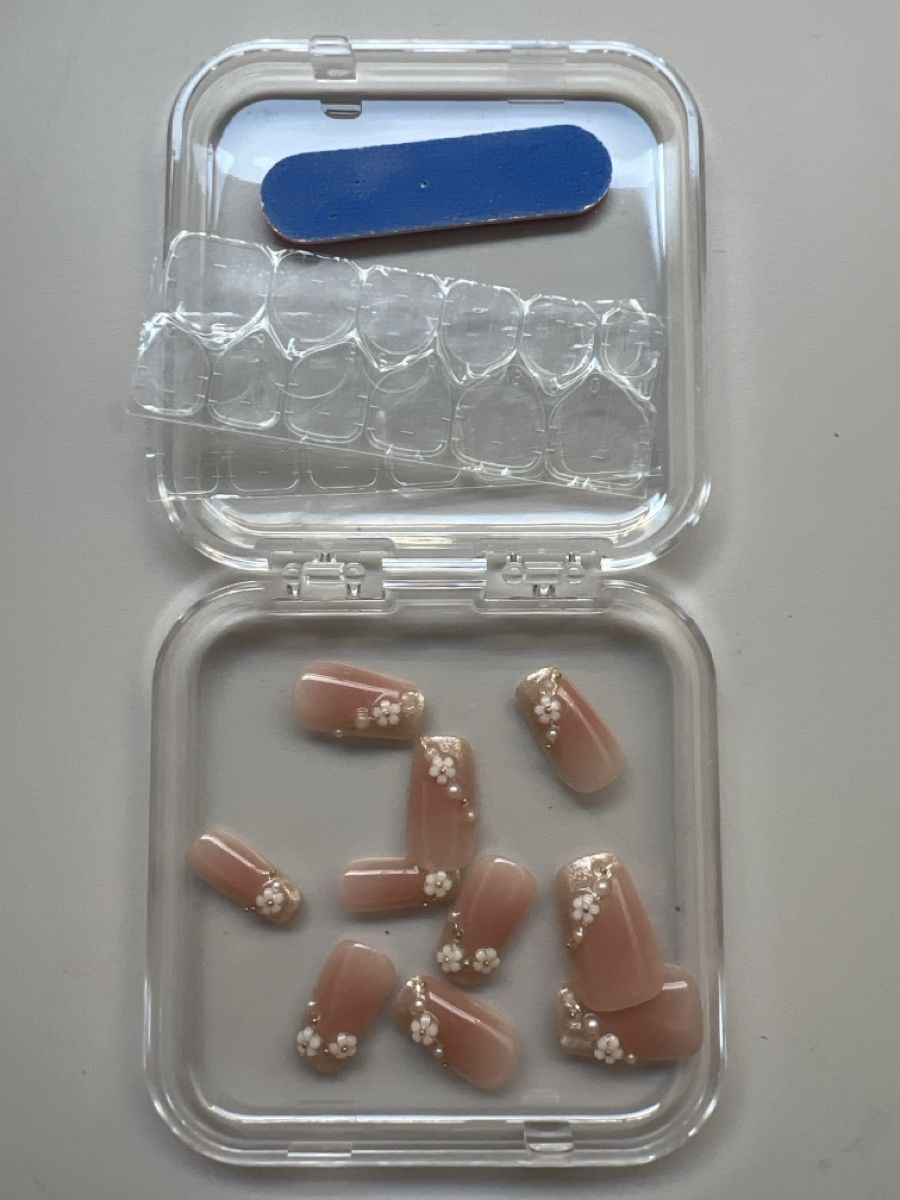 Ongles artificiels: Faux ongles design fleurs perle neuf – Neuf (Voir description) à Vernier par lea_77bv 2