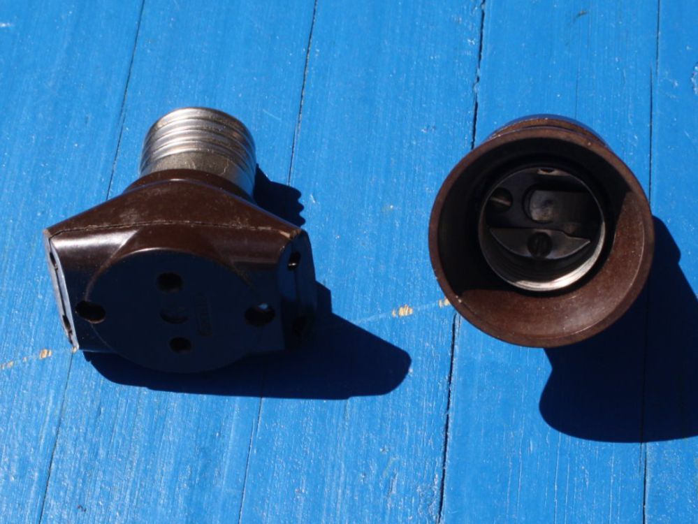 Alimentation électrique: STROMDIEB MIT E27 STECKFASSUNG – D'occasion à Wauwil par Pneuedy