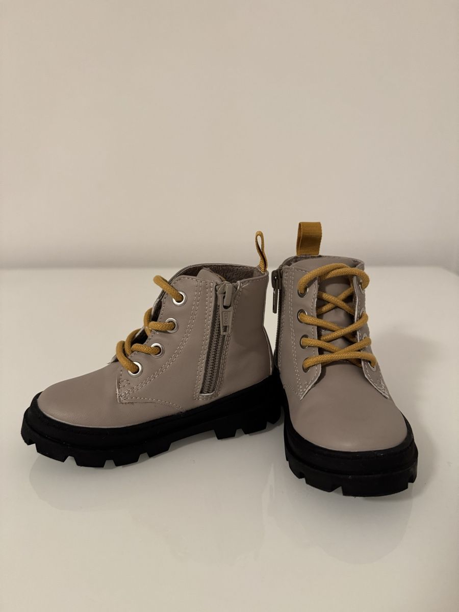 H&M Schuhe für Jungen: Kinderschuhe - Gr. 22 - NEU – Neu (gemäss Beschreibung) aus Bern von Kinderschrank 1