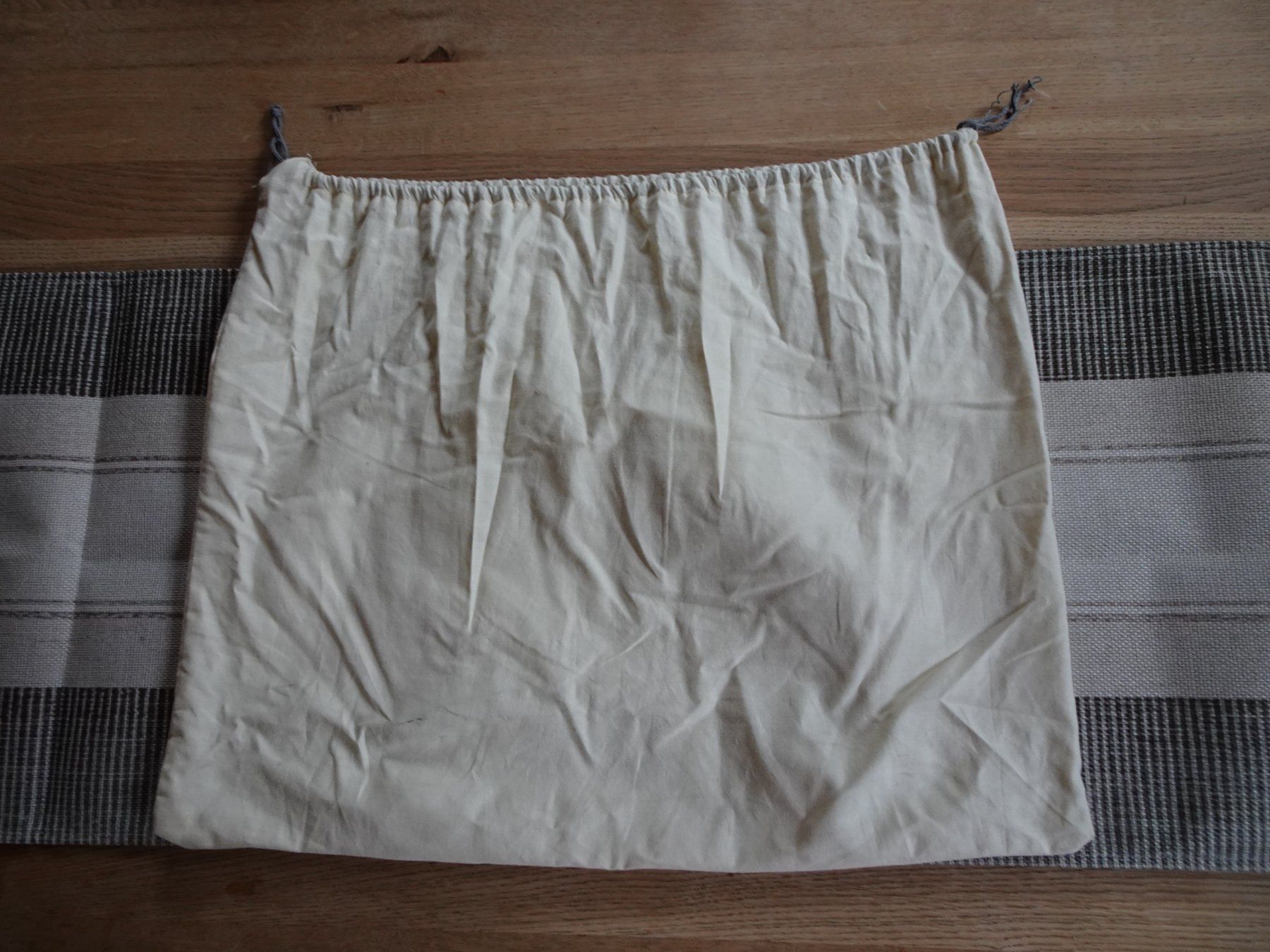 Bally Borse da donna: Hellbeiger Handtaschenbeutel Staubtasche BALLY - 260404 – Usato da Küssnacht am Rigi venduto da Schuhe-Secondhand 1