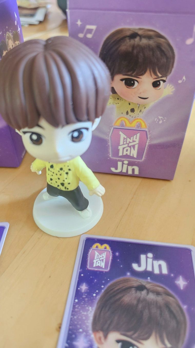 Mc Donald's Statuette: McDonald's x BTS "TinyTAN" Figuren Set – Nuovo (secondo la descrizione) da Basel venduto da kpopsuchti 1