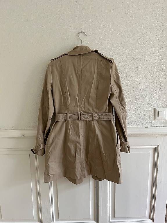 Cappotti: Trenchcoat MANGO Gr. S – Usato da Bern venduto da tan_2rrh 3