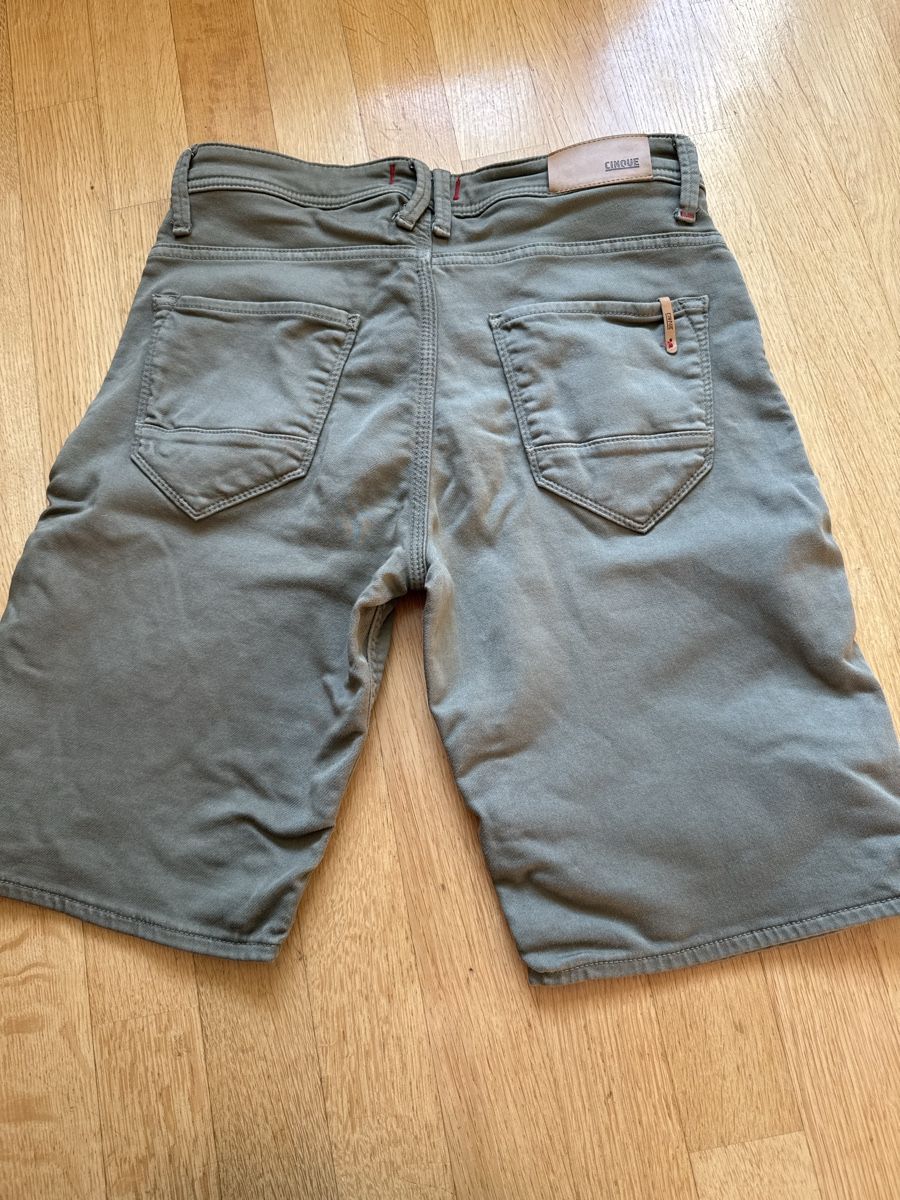 Cinque Hosen: Cinque Shorts Gr. 30 – Gebraucht aus Mauren von ducducturi 3