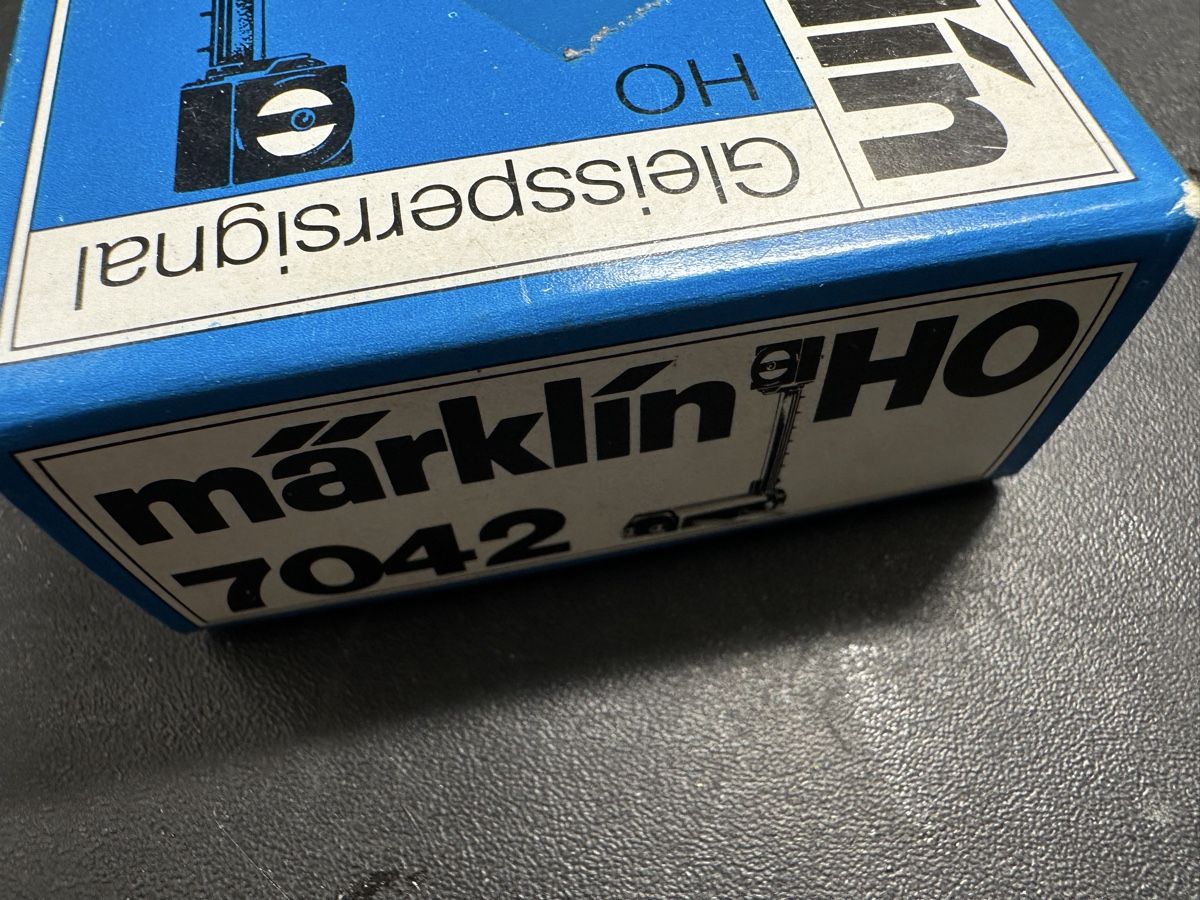 Märklin Modelleisenbahnen: Märklin 7042 Gleissperrsignal – Gebraucht aus Lupsingen von New-Haven 2