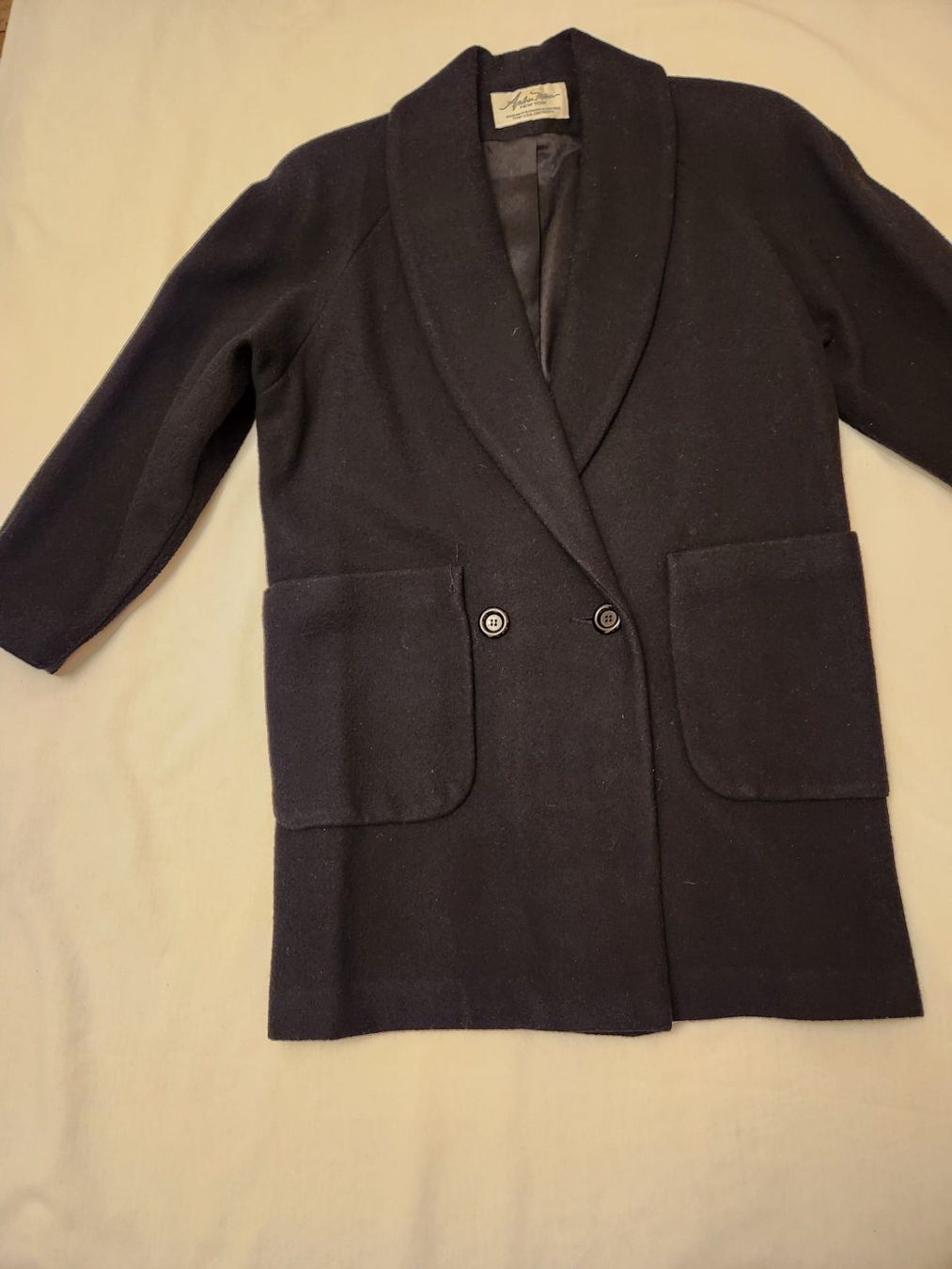 Cappotti: Elegant Black Wool Coat, Perfect for Winter – Usato da Dübendorf venduto da LoRi-2026 2