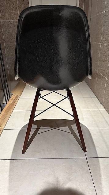 Sedie: Chaise Eames Fibre de verre edition Vitra – Usato da Rolle venduto da immo34 1