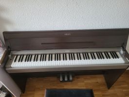 E piano YAMAHA