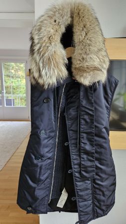 3.1 Phillip Lim Weste mit sehr großer Fellkapuze (echtes Fel