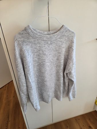 Grauer Strickpullover, Grösse S