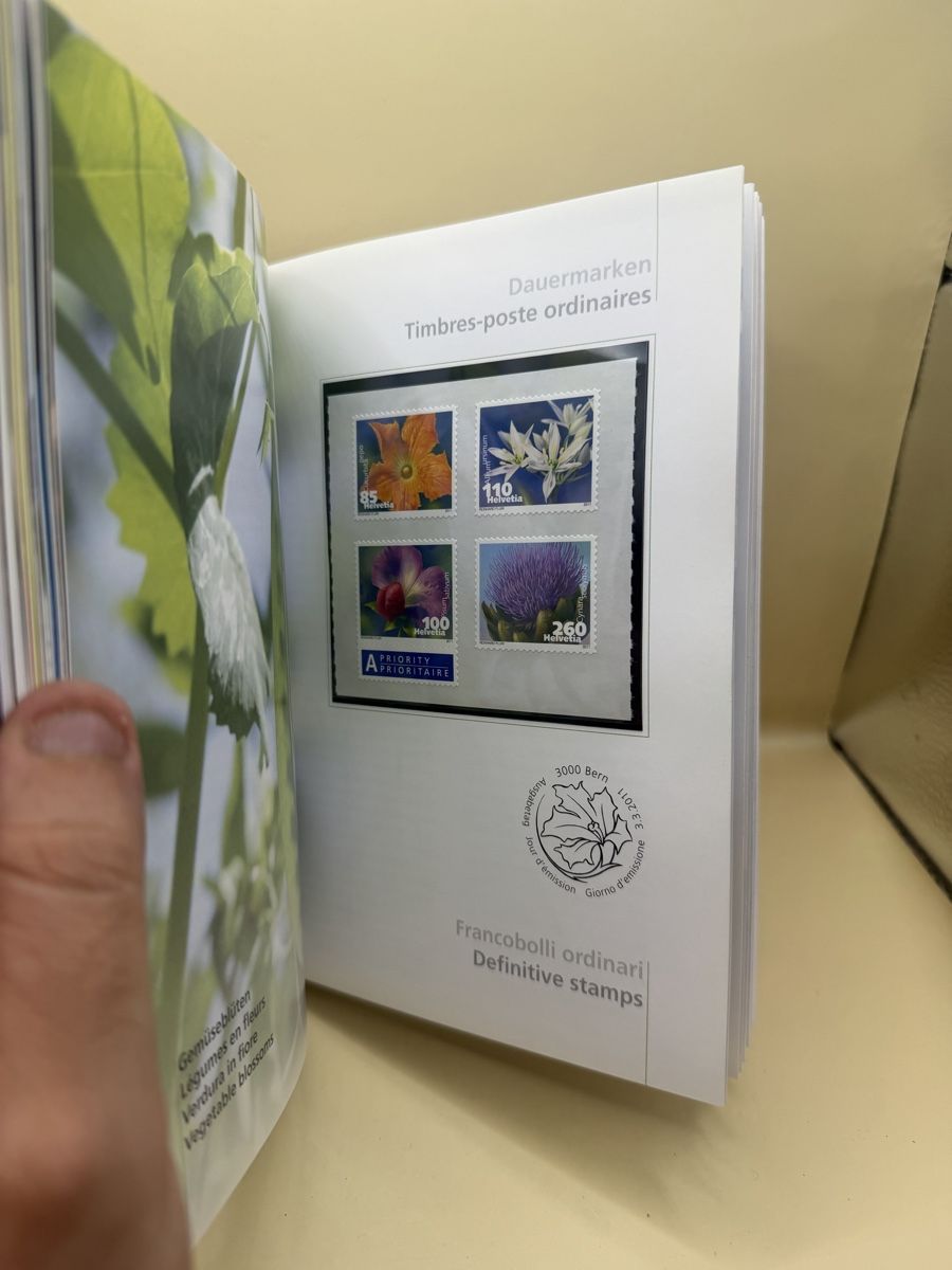 Tous les timbres: Schweizer Briefmarken Jahrbuch 2011 Top komplett – Neuf (Voir description) à Genève par sho_67qj 5
