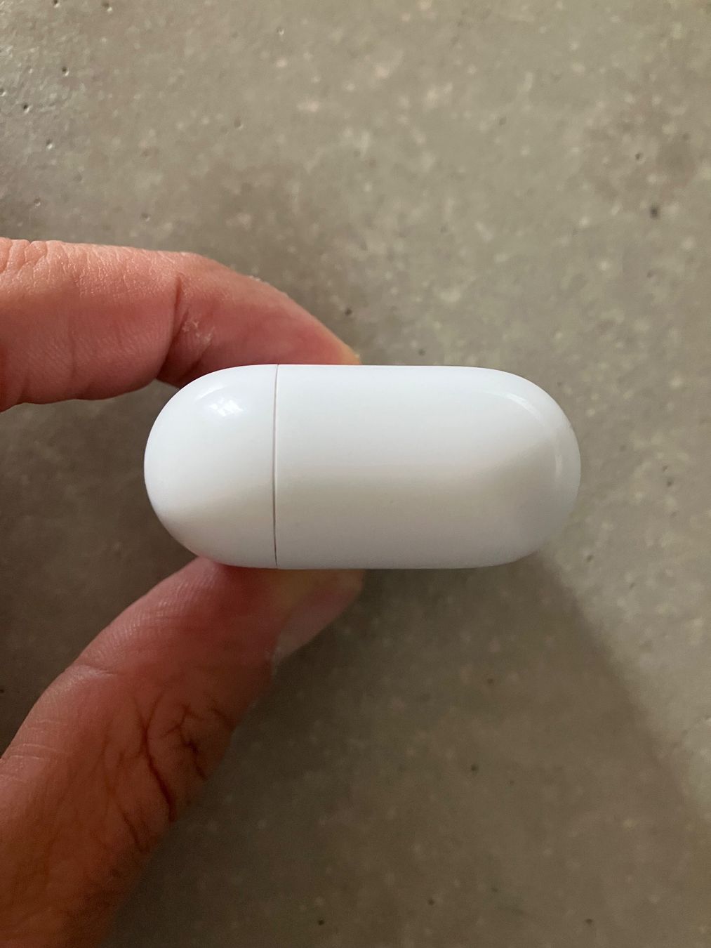 Apple Cuffie: APPLE AIRPODS 4 CASE – Usato da Lausanne venduto da mr.v 6