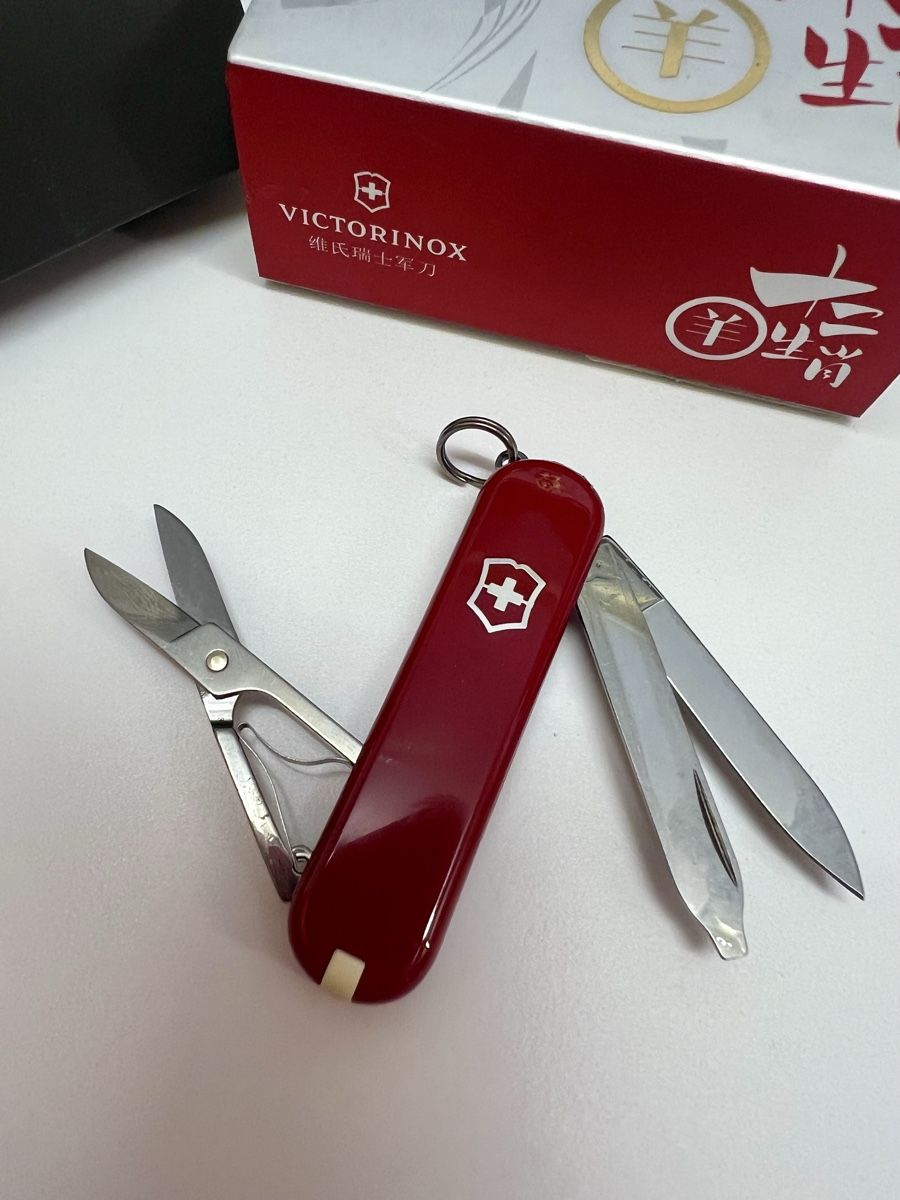 Victorinox Coltelli tascabile: Classic Speical Edition Goat – Nuovo e nell'imballaggio originale da Luzern venduto da Nini_862 1
